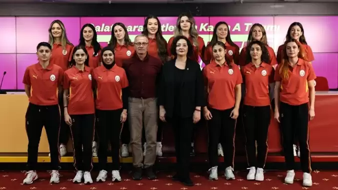 Galatasaray'dan 14 imza birden!