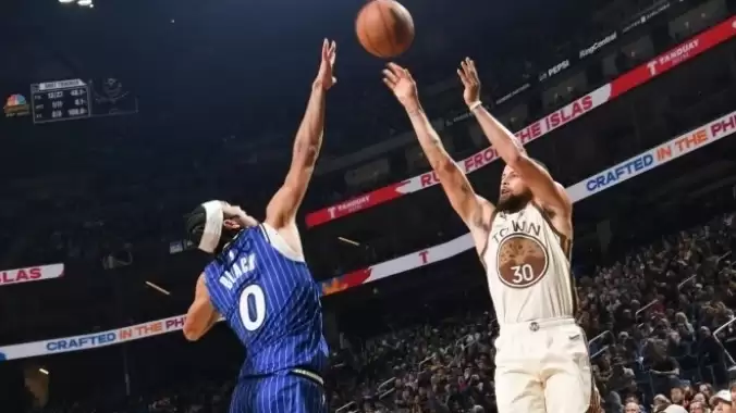 Curry ikinci yarıda şov yaptı, Warriors Magic’i farklı geçti