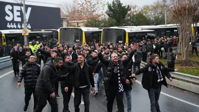 Beşiktaşlı taraftarlar Kadıköy'e geldi
