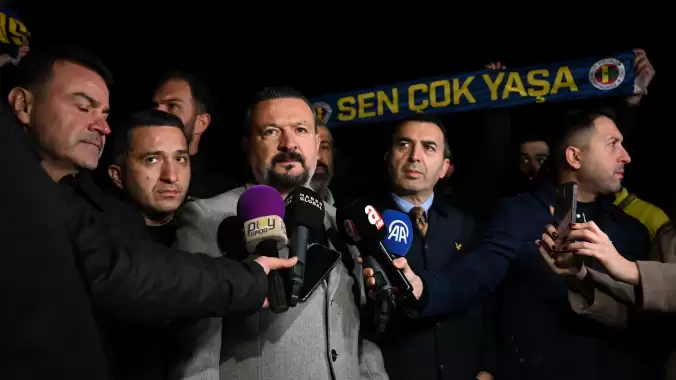 Torunoğulları, stat önünden açıklama yaptı! "Taraftar rahat olsun, hukuki olayları takip ediyoruz"