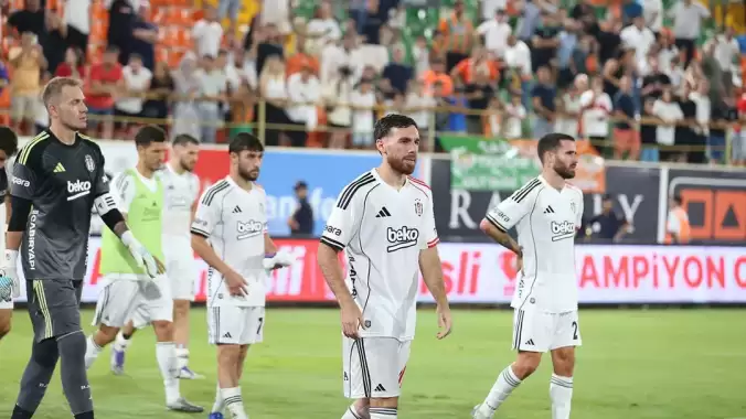 Beşiktaş'ta iki yıldız isim kadro dışı kalıyor!
