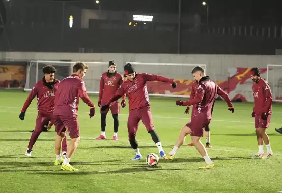 Galatasaray, Trabzonspor maçına start verdi