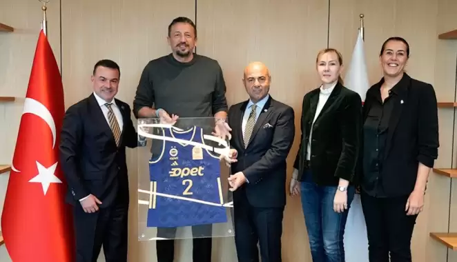 Fenerbahçeli yöneticilerden, TBF Başkanı Türkoğlu'na ziyaret