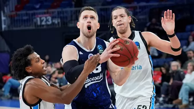 Bahçeşehir Koleji, Veolia Towers'a fark attı