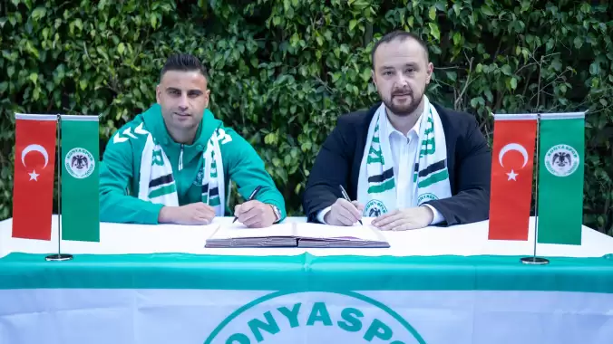 Konyaspor'dan Deniz Türüç'e sözleşme