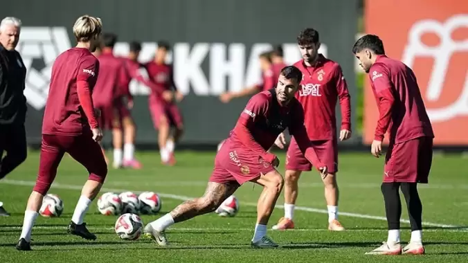 Galatasaray'da iki ayrılık birden! Okan Buruk, "veda etti" diyerek açıkladı