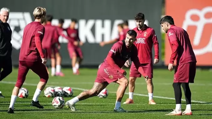 Galatasaray'da iki ayrılık birden! Okan Buruk, "veda etti" diyerek açıkladı