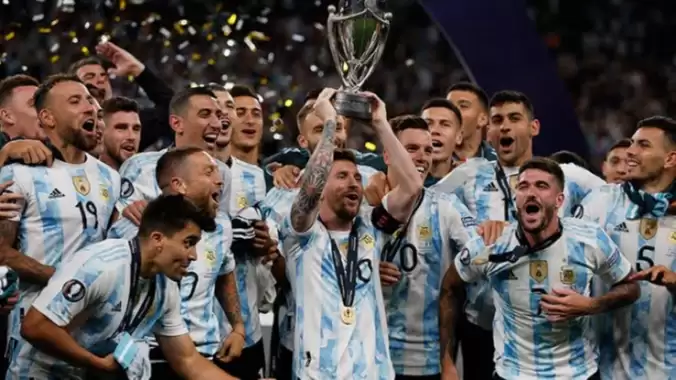 Arjantin’den radikal genç oyuncu kararı: İlk profesyonel imzayı yurtdışında atanlar genç milli takımlara çağrılmayacak