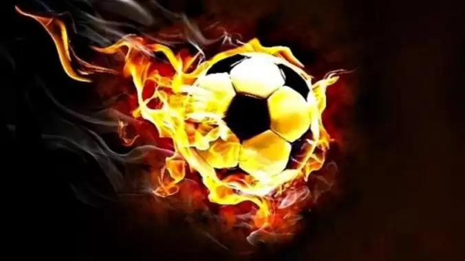 Transferde bomba iddia! Yıldız futbolcu takım arkadaşlarıyla vedalaştı, Süper Lig devine geliyor