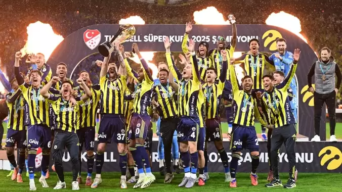 Süper Kupa Fenerbahçe'nin! Galatasaray Olimpiyat ayazından çıkamadı...