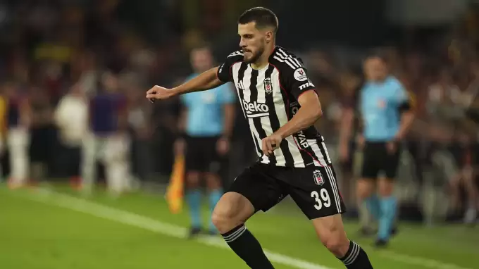 Beşiktaş'ta bir futbolcunun daha sözleşmesi feshedildi