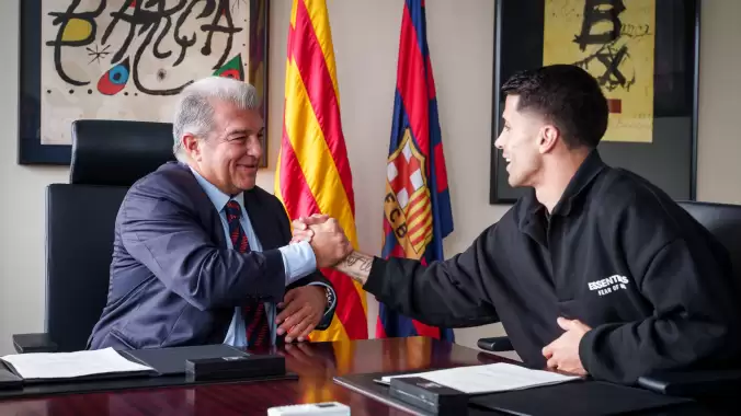 Barcelona, yıldız sağ bekle anlaşma sağladı! Kulüp resmen açıkladı