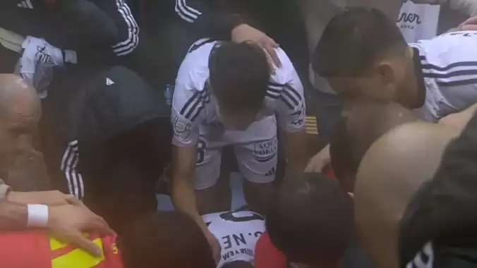 Tarihi maçtan sonra viral olan görüntü