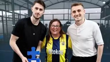 Kerem Aktürkoğlu ve İsmail Yüksek, otizm farkındalık etkinliğine katıldı