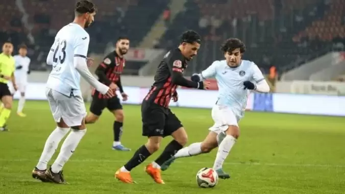 Çorum FK, Adana Demirspor'a gol oldu yağdı