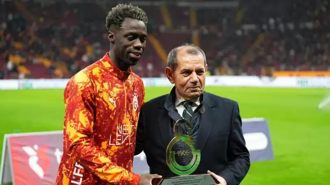 Davinson Sanchez 100. maçına çıktı: Ödülü Dursun Özbek'ten aldı!