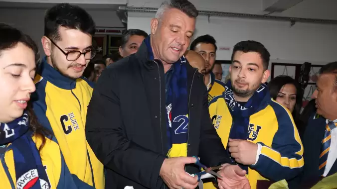 Fenerbahçe Başkanı Sadettin Saran, Alanya'da kütüphane açılışında öğrencilerle buluştu