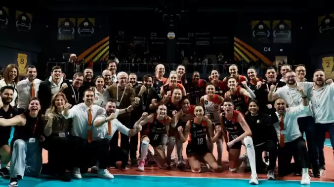 Eczacıbaşı Dynavit, derbide VakıfBank’ı devirdi