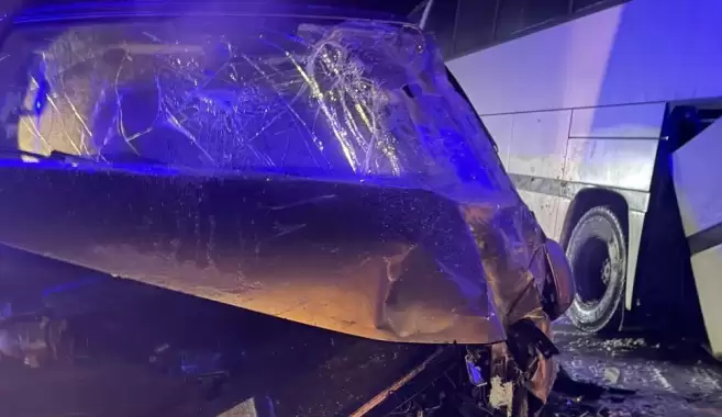 Trabzonspor taraftarları dönüş yolunda kaza geçirdi! Panelvanla otobüs çarpıştı...