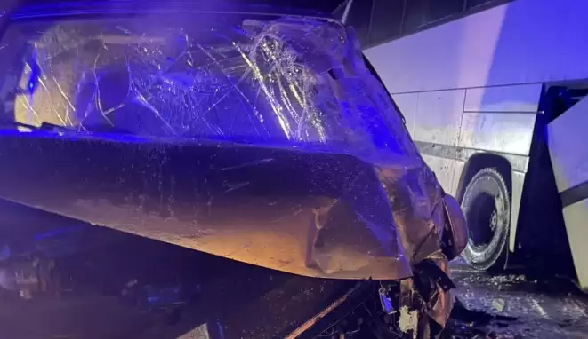 Trabzonspor taraftarları dönüş yolunda kaza geçirdi! Panelvanla otobüs çarpıştı...