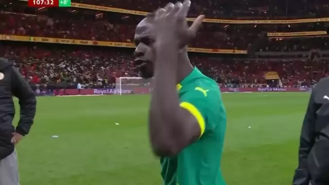 Mane sahadan çekilen takımı tek cümlesiyle geri döndürmüş