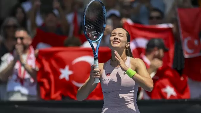 Rakiplerini birer birer deviriyor! Avustralya Açık'ta Zeynep Sönmez fırtınası...