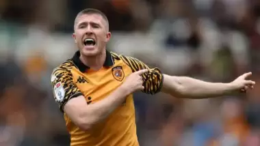 Trabzonspor'un Hull City'e kiraladığı Lundstram, saha içinde saldırıya uğradı