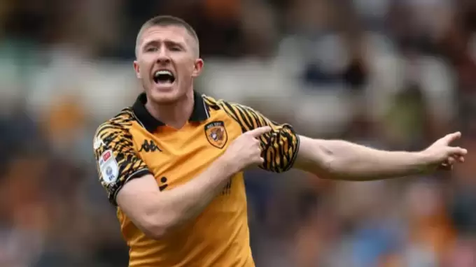 Trabzonspor'un Hull City'e kiraladığı Lundstram, saha içinde saldırıya uğradı