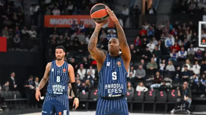 Efes ikinci yarı maça tutundu ama yetmedi! Mağlubiyet serisi bitmedi...