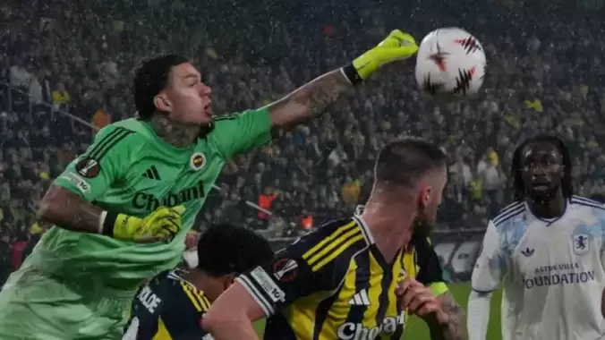 İngiliz basını Fenerbahçe-Aston Villa maçını manşetlere taşıdı! Taraftara hayran kaldılar...