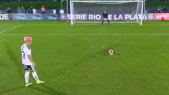 İZLE | Penaltı için topun başına geçen futbolcu hayatının şokunu yaşadı