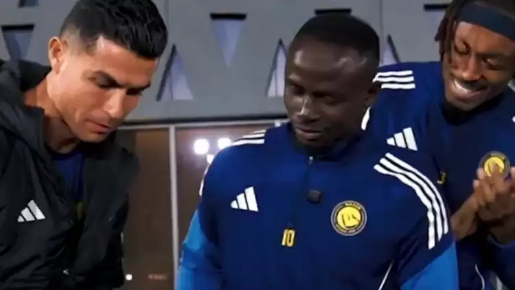 Afrika Uluslar Kupası Şampiyonu Sadio Mane'yi krallar gibi karşıladılar