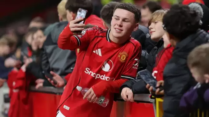 Efsane ismin oğlu Manchester United U18 ile ilk resmi maçına çıktı