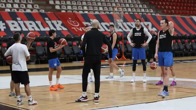 Gaziantep Basketbol zirveden inmek istemiyor