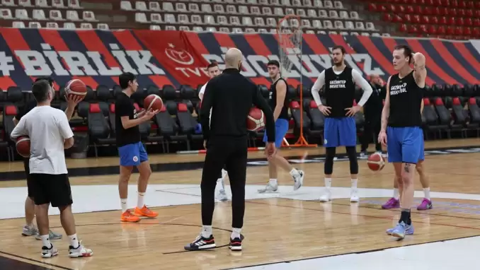 Gaziantep Basketbol zirveden inmek istemiyor
