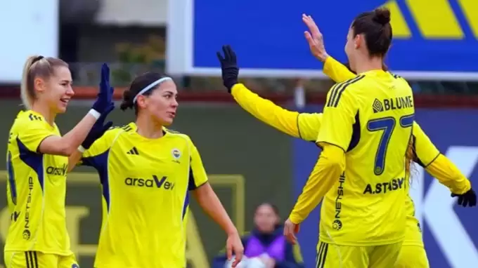 Fenerbahçe'den tarihi galibiyet! Gol olup yağdılar...