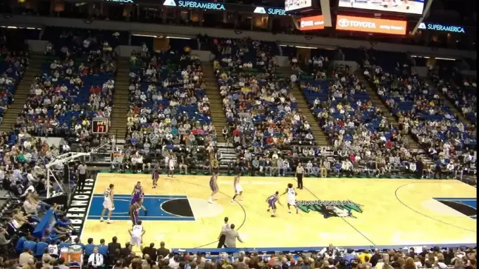 Minneapolis'te tansiyon yüksek: ICE operasyonu sonrası NBA maçı ertelendi