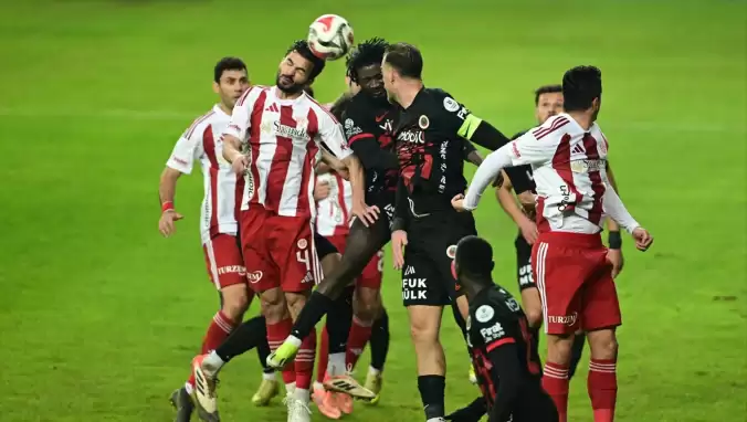 Antalyaspor taraftarı önünde geri döndü! Hayati 3 puan...