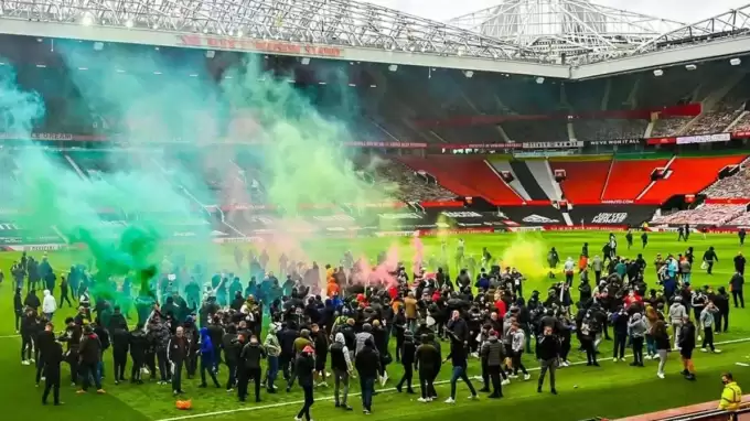 Manchester United'a yıldız isimden çok kötü haber