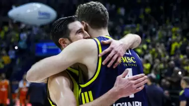 Derbide Fenerbahçe Anadolu Efes'e umut vermedi!