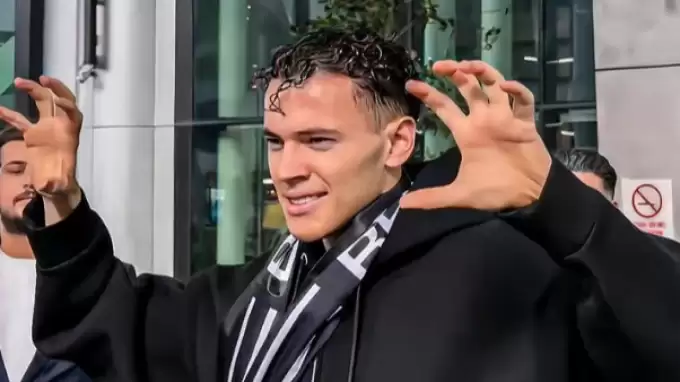 Yeni transfer İstanbul'a geldi