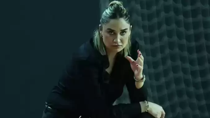 ‘Dişi Ataman’ Komşu’yu sallıyor! Selen Erdem Yunanistan’da gündem oldu