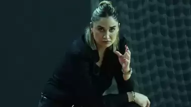 ‘Dişi Ataman’ Komşu’yu sallıyor! Selen Erdem Yunanistan’da gündem oldu