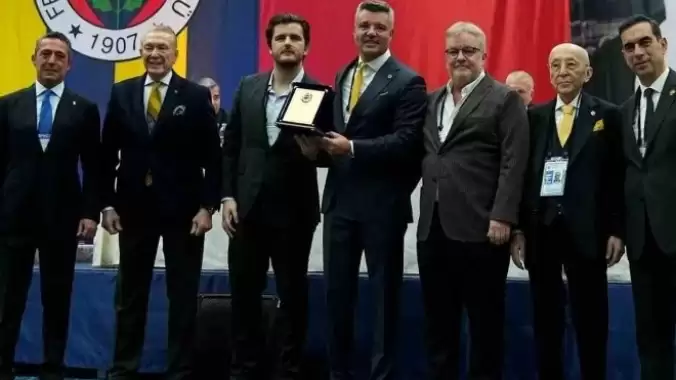Fenerbahçe'nine eski başkanı için 50. yıl plaketi verildi; Duygusal anlar yaşandı