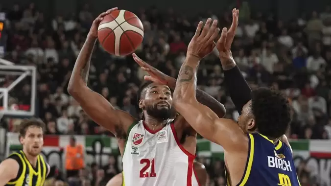 Lider Fenerbahçe Beko, Karşıyaka'ya deplasmanda fark attı