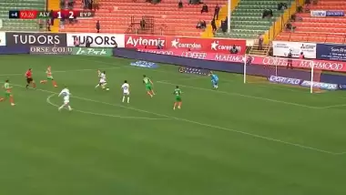 İZLE | Prince Ampem'den yılın golü!