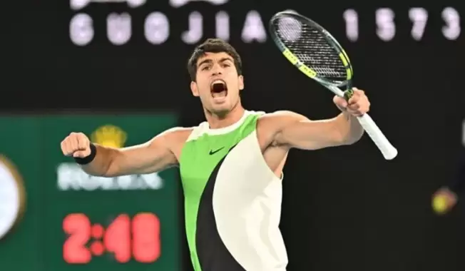 Djokovic'i deviren Alcaraz, Avustralya Açık'ta şampiyon oldu! 87 yıllık rekoru tarihe gömdü