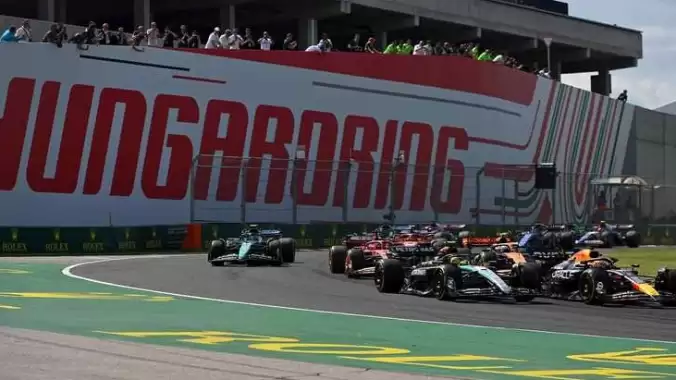 Formula 1'de sezon öncesi şov! Verstappen tribünü tükendi