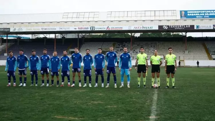 Rakip takım maça çıkmayınca kendi aralarında çift kale maç yaptılar