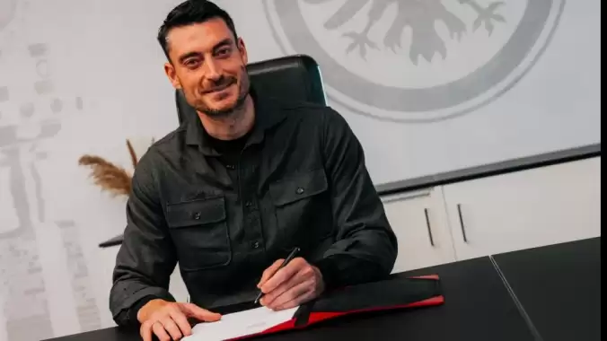 Albert Riera resmen imzayı attı! Göreve başladı